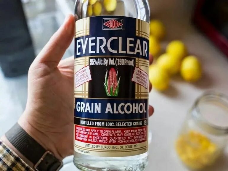 Какие самые алкогольные напитки. Самый крепкий алкоголь Everclear. Алкогольный напиток Everclear. Самый крепкий ликер Everclear. Ликер Эверклир.