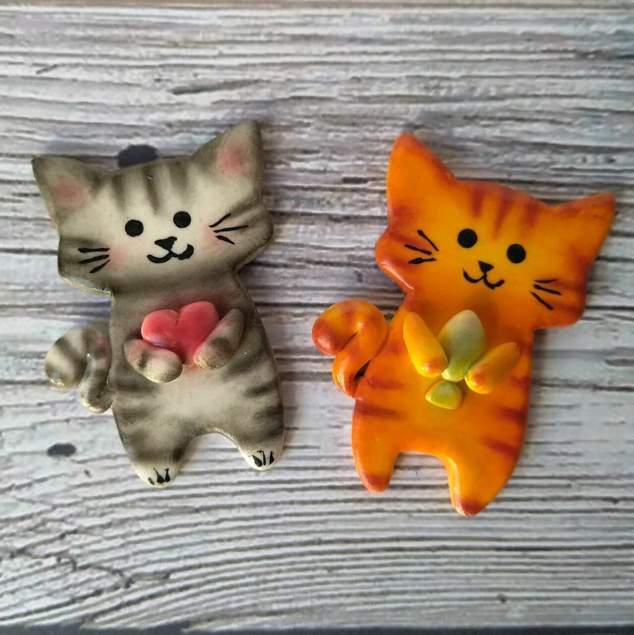 Кружка с котом полимерная глина. Кот чешир из полимерной глины. Идеи для поделок из полимерной глины. Лепим кота. Кружки с котами из полимерной глины.