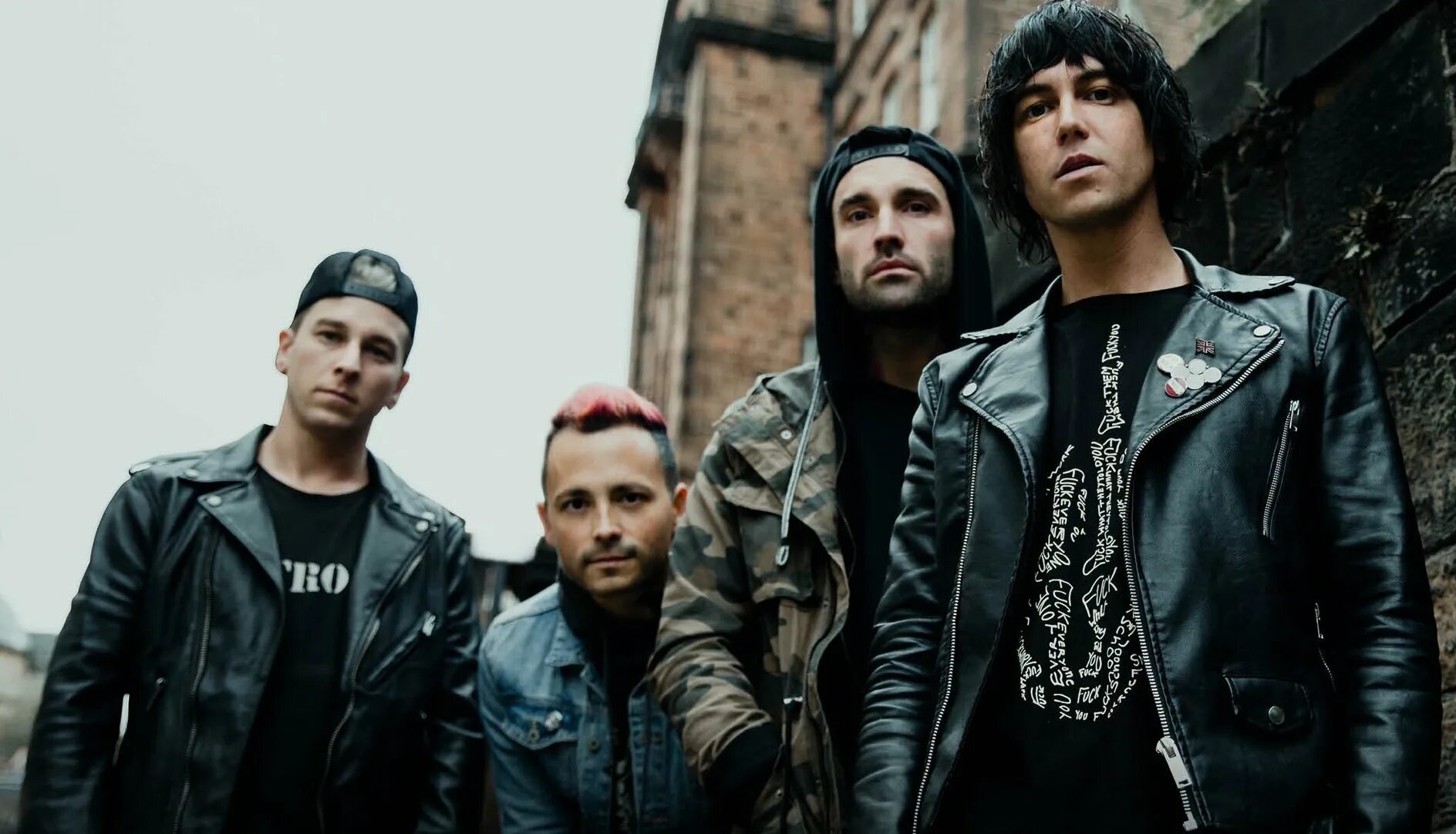 I you sleeping live. Sleeping with sirens. sleeping with sirens mgk. sleeping with sirens live. sleeping with sirens leave it all behind.