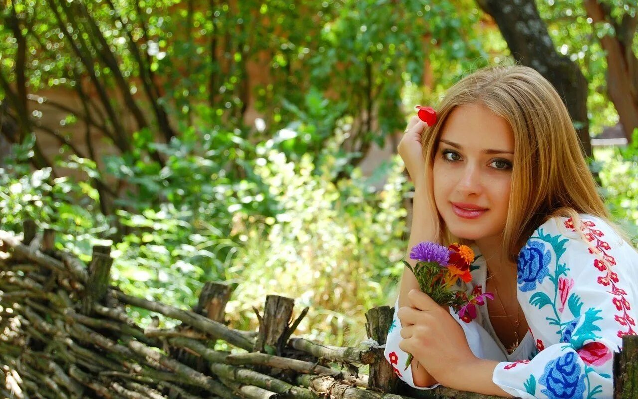 Devochki. Елена Саларева Грин. Славянские девушки. Красивые украинские девушки. Украинские девушки самые красивые.