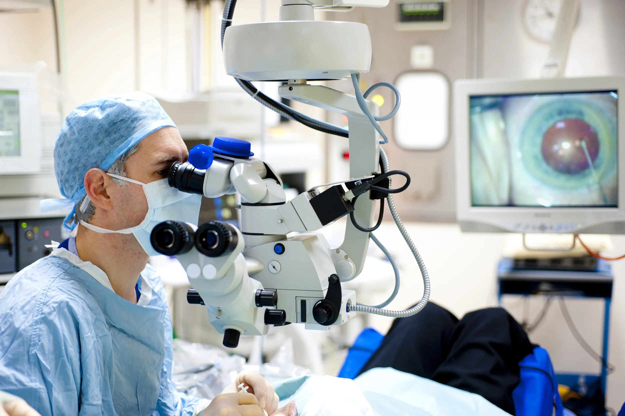 Лазерная факоэмульсификация катаракты. Офтальмологическая операция. Хирургические операции в офтальмологии. Лазерная хирургия офтальмология.