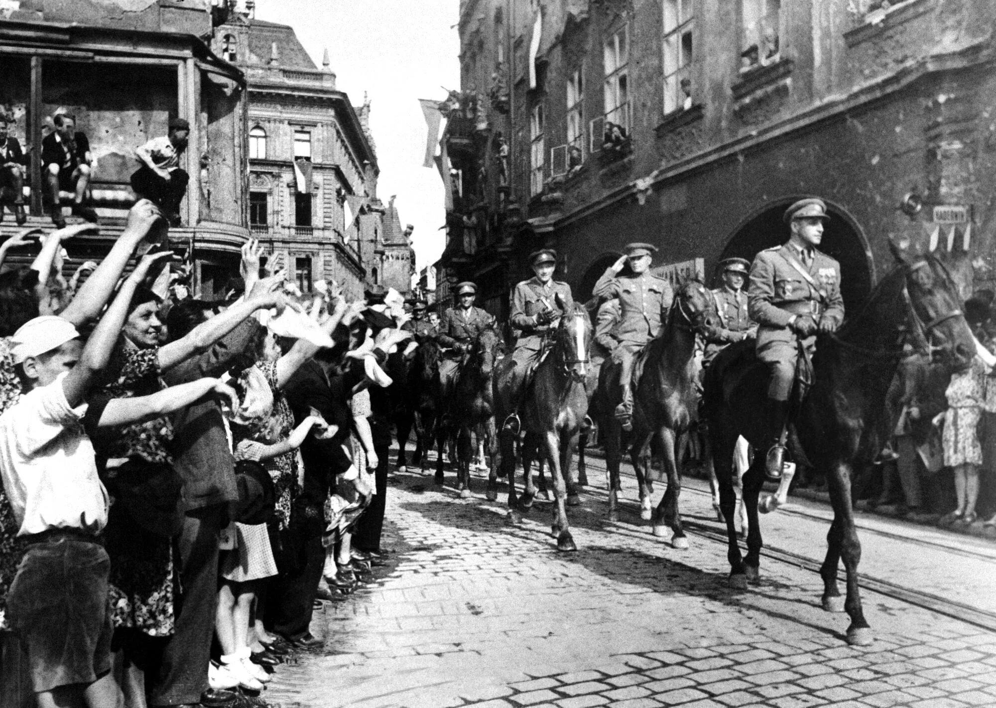 Советские войска в Праге 1945. Освобождение столицы Чехословакии Праги. Советские солдаты в Праге 1945. Освобождение Праги 1944.