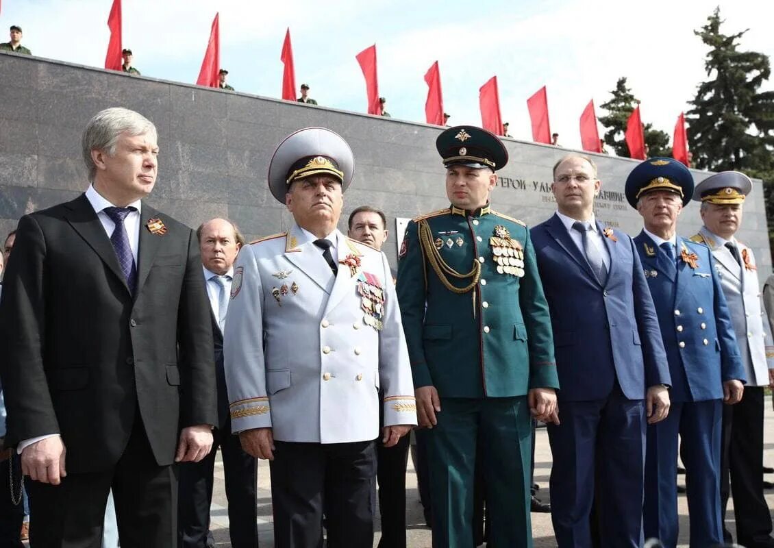 День Победы Ульяновск. Ульяновск празднование дня Победы. Парад 9 мая Ульяновск. Первые лица Ульяновской области. 9 мая ульяновск