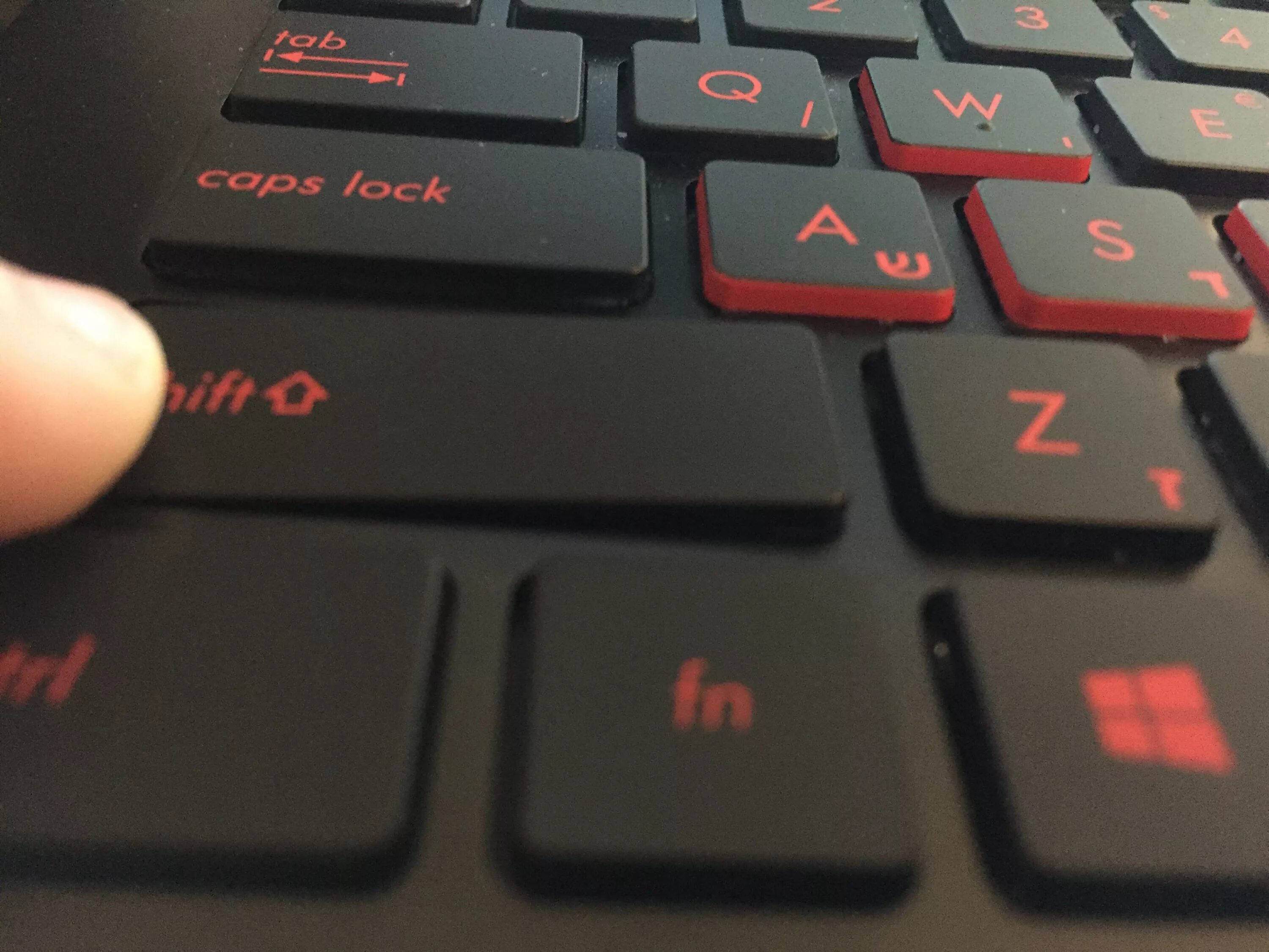 Где шифт на компьютере. Кнопка шифт на клаве. Кнопка лефт шифт на клавиатуре. Клавиша Shift на клавиатуре. Клавиша left Shift на клавиатуре.