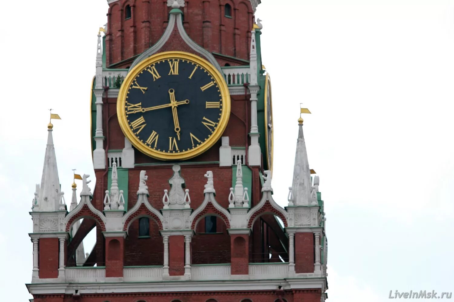 Спасская башня Московского Кремля куранты. Кремлевские куранты часы на Спасской башне. Часы Спасская башня Московского Кремля. Часы спасской башни московского кремля