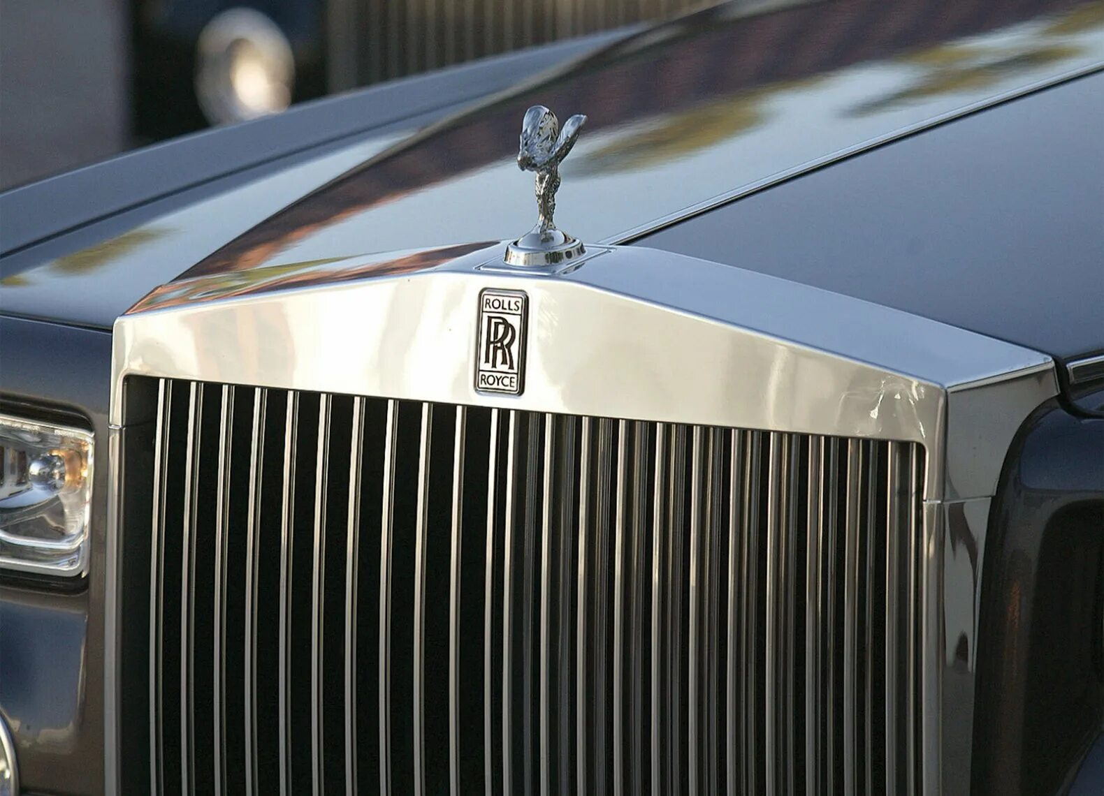 Rolls Royce 2003. Rolls Royce Phantom. Роллс Ройс Фантом 2003 года. Зонтик Роллс Ройс. Найками роллс