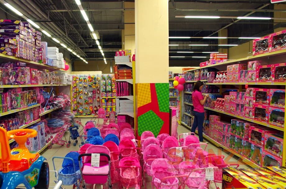 Где продаются 5. Детские игрушки магазин. Детский мир игрушки. Большой детский магазин игрушка.