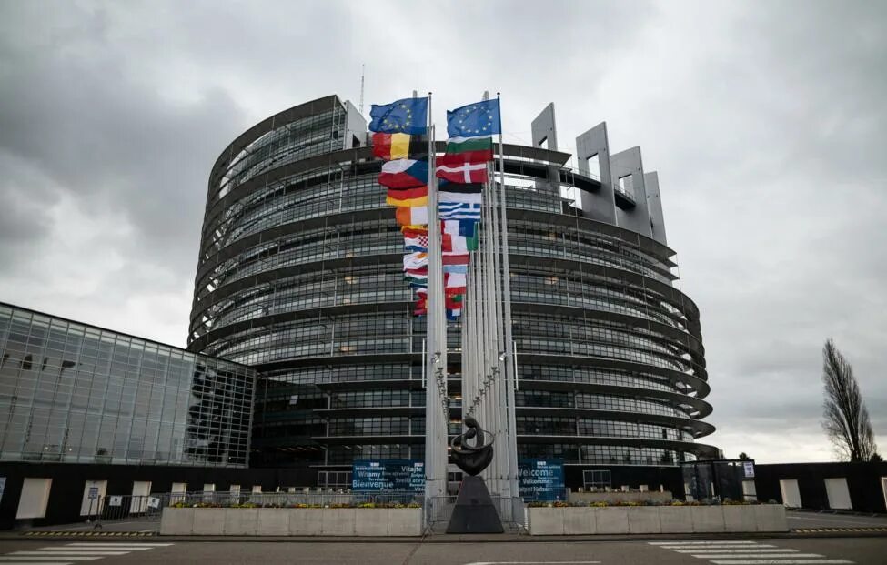 Здание Европарламента в Страсбурге. Здание Европарламента в Брюсселе. Здание Евросовета Брюссель. Здание Евросоюза в Брюсселе Вавилонская башня.