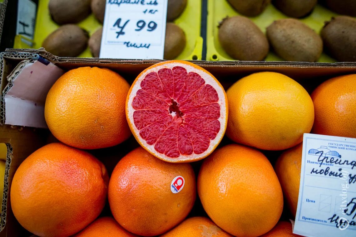 Килограмм апельсинов через. Апельсины за килограмм стоимость. 5 Килограммов яблок апельсинов. Клюква-грейпфрут-ананас. Апельсины цена за 1 кг.