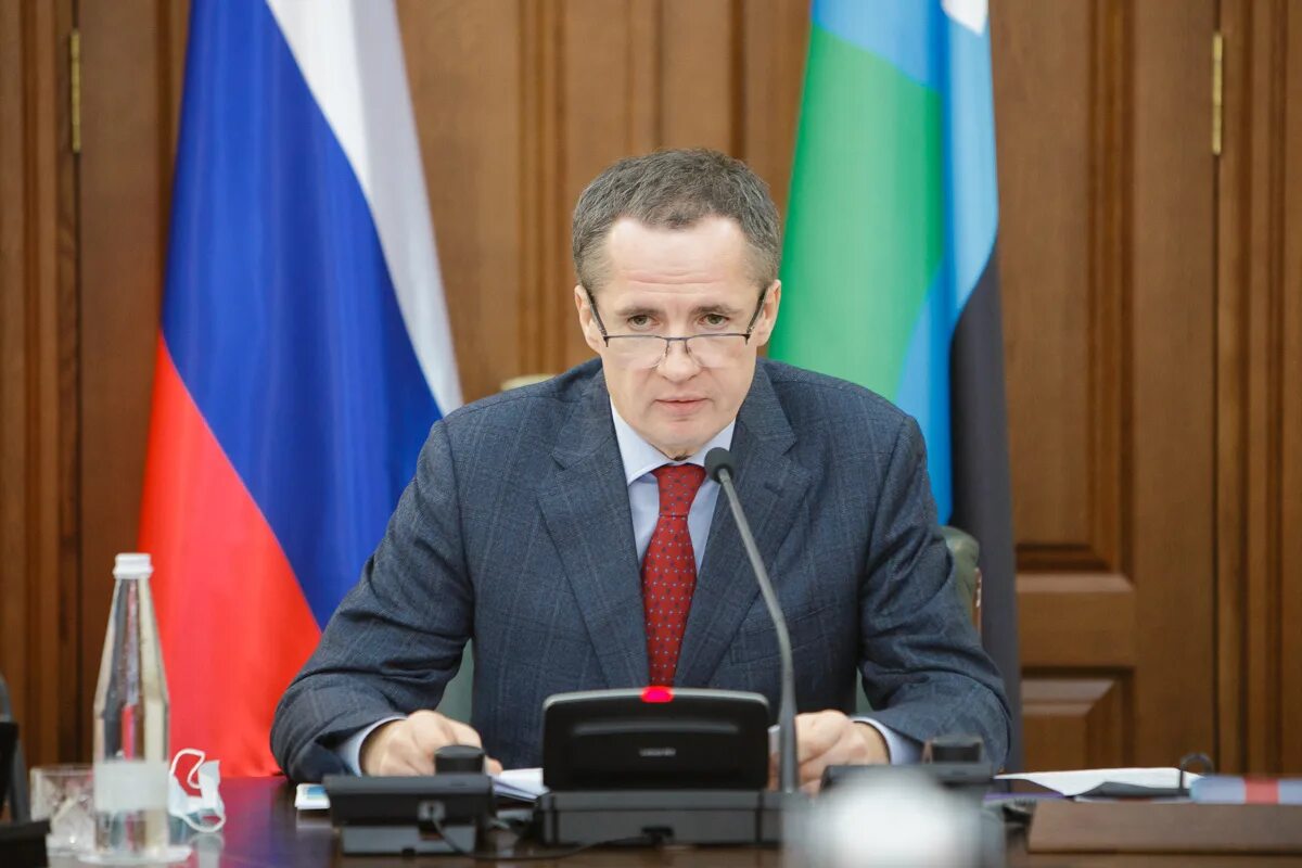 вячеслав гладков белгород. вячеслав гладков белгород. врио губернатора вячеслав гладков. мирошников евгений владимирович. белгородский губернатор фото.