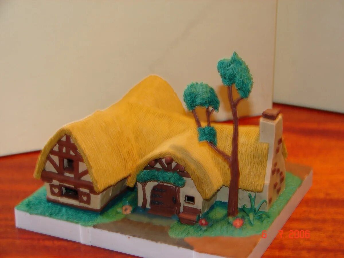 Слепить макет. Замок из скульптурного пластилина. Макет города из пластилина. Макет реки. Домик из пластилина.