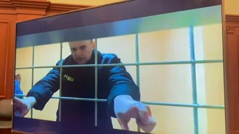 Навального перевели в другую
