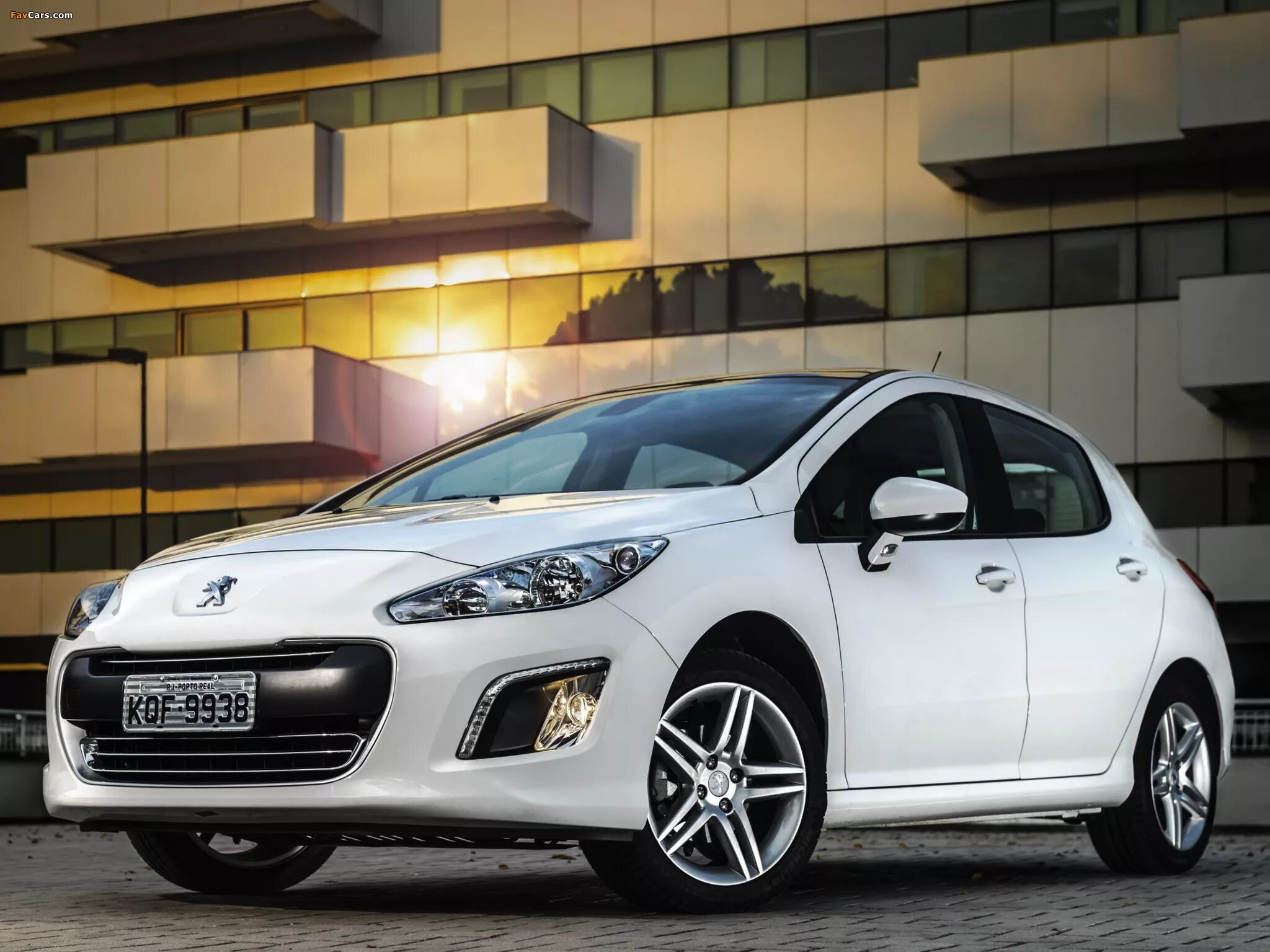 Peugeot 307 лифтинг. Пежо 308 седан 2008. Пежо 207 2009. Peugeot 308 хэтчбек. Пежо 12 год.