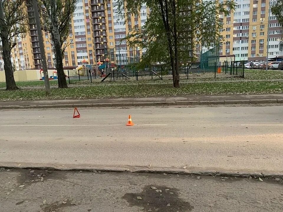 Ребенок под колесами машины. Ребенок под колесами машины. 01. Игрушки в дорогу. Сегодня в новосибирске сбили ребенка.