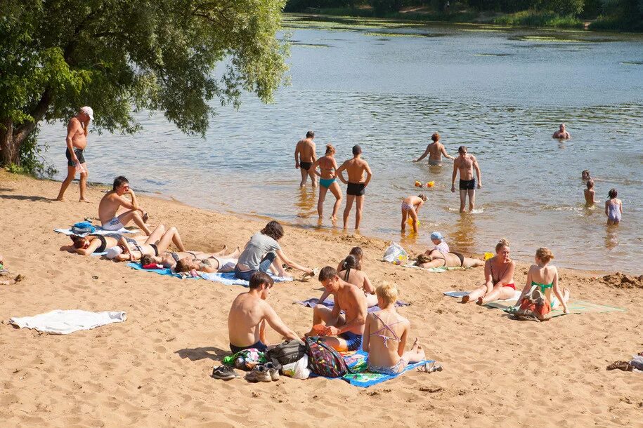 Где купаться в июле. Городской пляж Тургояк Миасс. Озеро Тургояк городской пляж. Городской пляж Тургояк Миасс 2022. Пляж на реке.