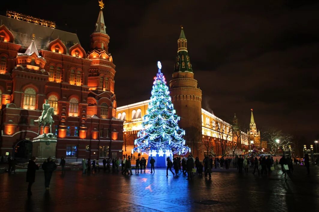 Московская елка на красной площади. Елка на красной площади 2021 в Москве. Новогодняя елка на красной площади. Новогодняя площадь. Новогодняя елка площадь