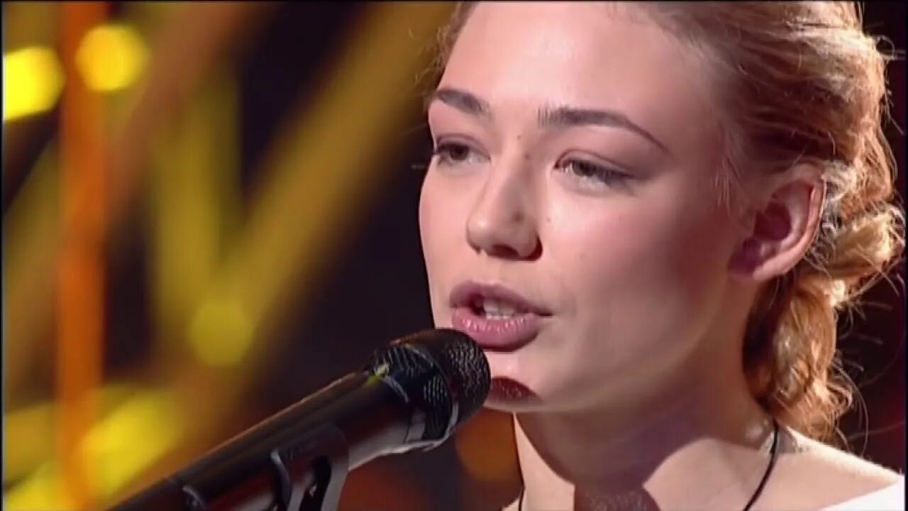 Песня про белого слона акиньшина. Песня акиньшиной про слона. Песня акиньшиной про слона. Исполнила. Песня про слона акиньшина.