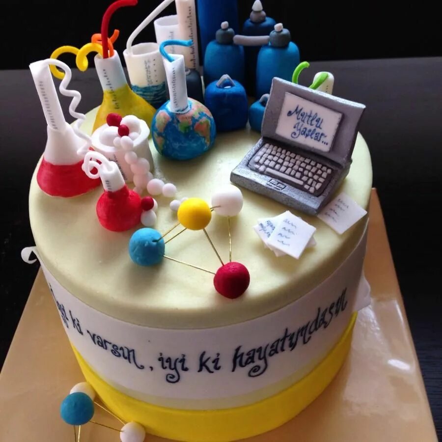 В день рождения лаборанту сергею подарили подарок. Торт для химика. Торт для химика на день рождения. Торт в химическом стиле. Украшение торта для химика.