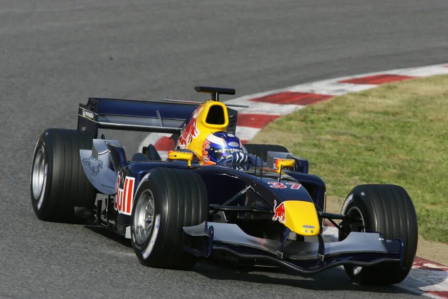 Формула ля. Red bull rb1. F1 Cosworth Red bull. F1 2004 Red bull. Red bull 2005.