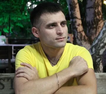 Дмитрию 35 лет