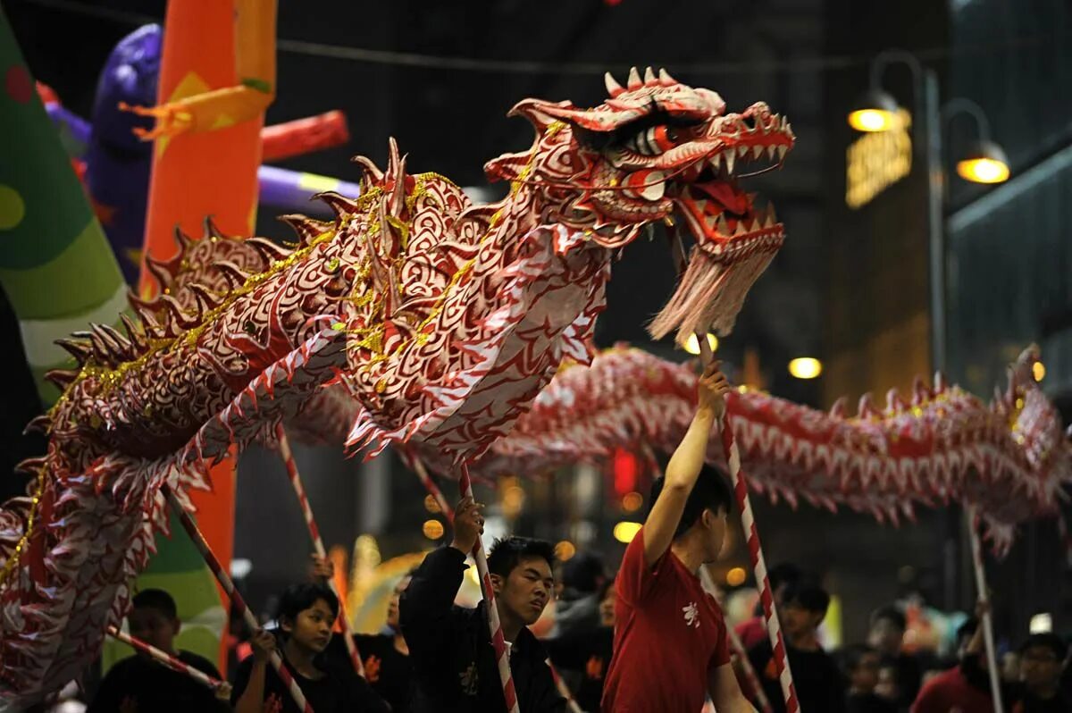Где танцует дракон. Китайский дракон. Танец дракона в Китае. Китайский новый год. Праздник драконов в Китае.