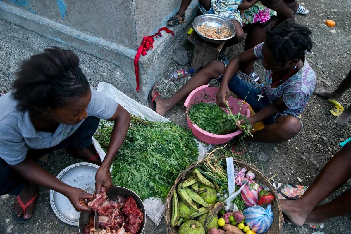 На гаити едят людей. Гаити народ. Гаити население. Республика Гаити нищета.