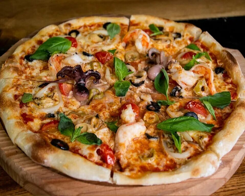 Домашняя пицца с морепродуктами. Пицца с морепродуктами. Пицца с мидиями. Итальянская пицца с морепродуктами. Пицца дары моря.