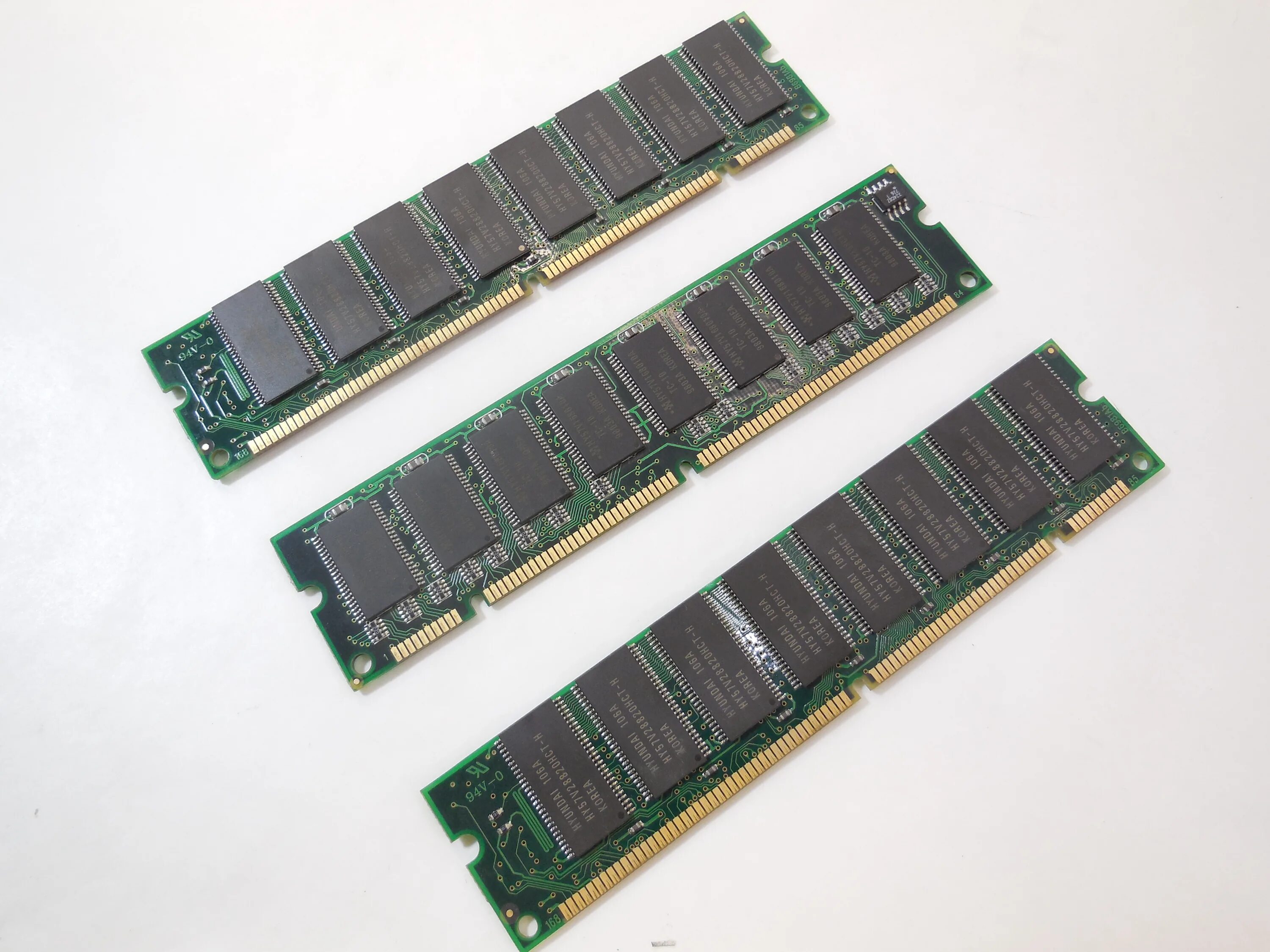 Купить оперативный модуль. DIMM SDRAM pc133. SDRAM 256mb PC-133. Оперативная память PC 100. Память DIMM 256 МБ.