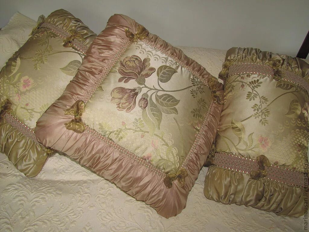Декоративные подушки. Красивые подушки на диван. Необычные декоративные подушки. Подушки из портьерной ткани. Сшить своими руками декоративные