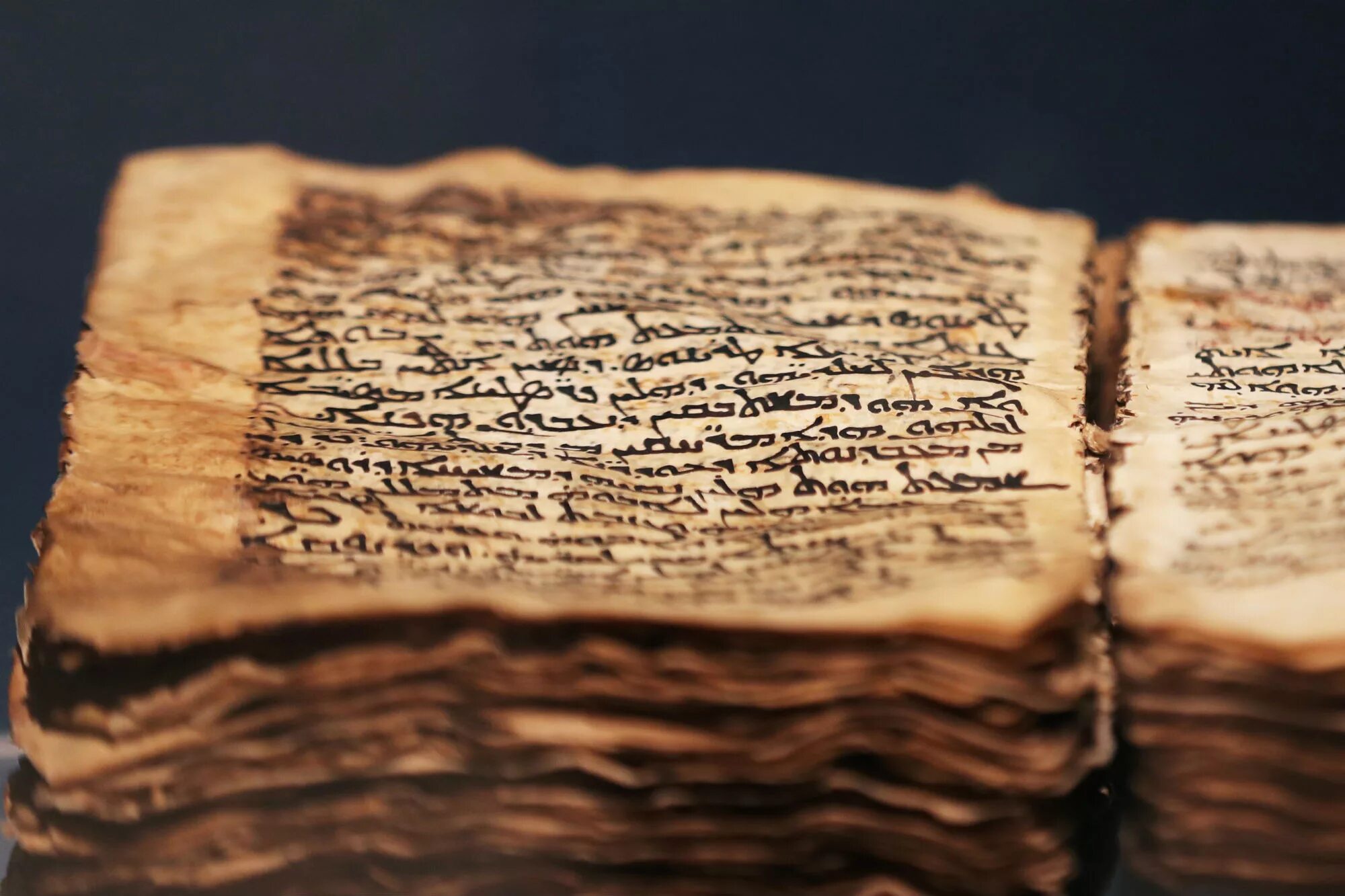 Книги была введена. Новый Завет древние рукописи. Древние манускрипты. Самые старинные рукописи. Манускрипт современный.