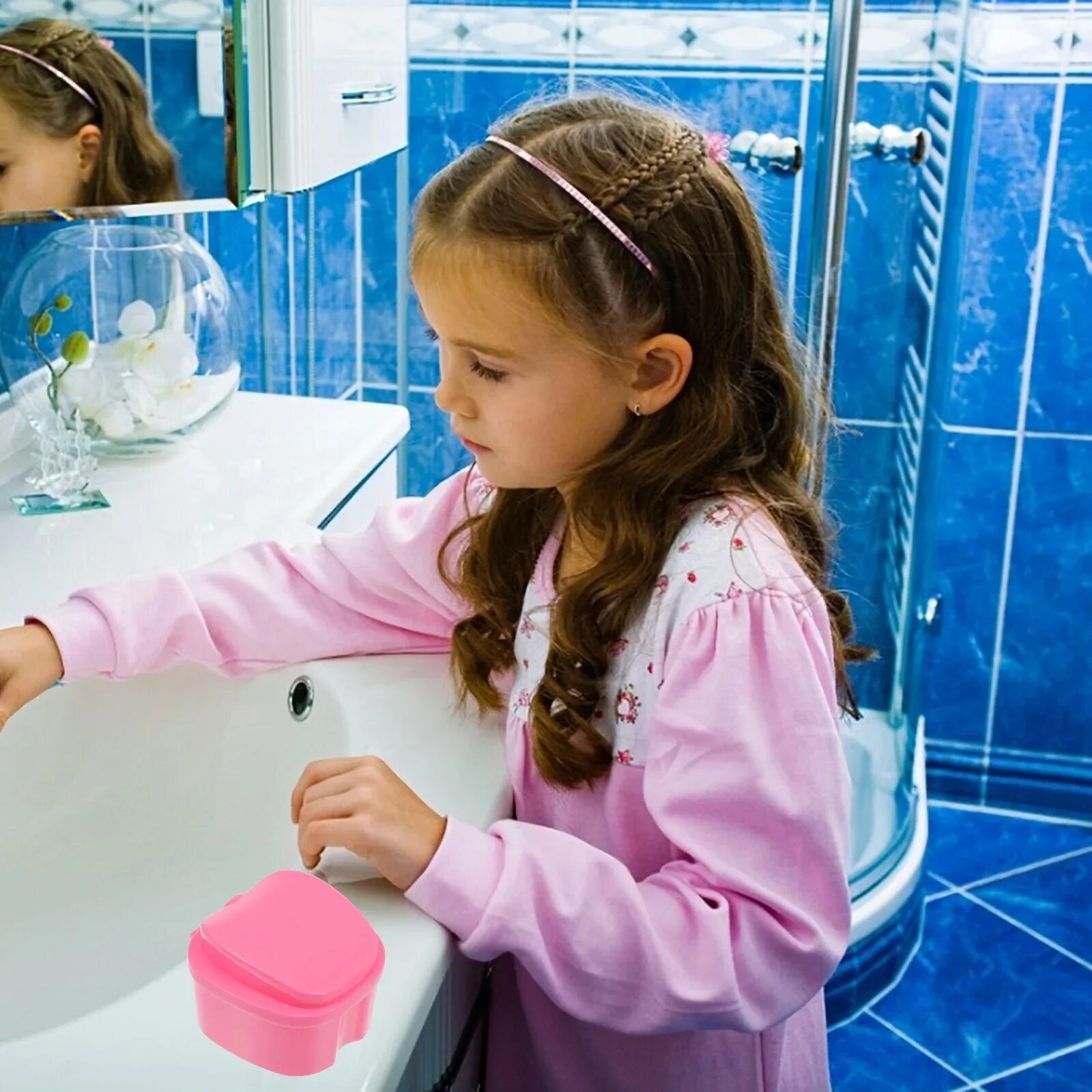 Мыло для девочек. Маленькая девочка моет. Как мыть девочку форум. Как мыть девочку форум. Мытье ребенка.