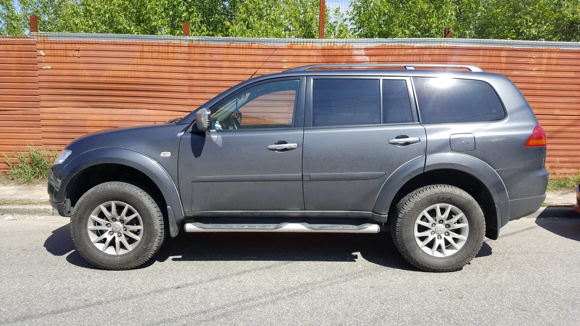 265/65 r18 nissan pathfinder r51. Размеры дисков паджеро спорт. Mitsubishi pajero sport 2 колеса. Диски митсубиси паджеро спорт r18. Габариты mitsubishi pajero sport 2.