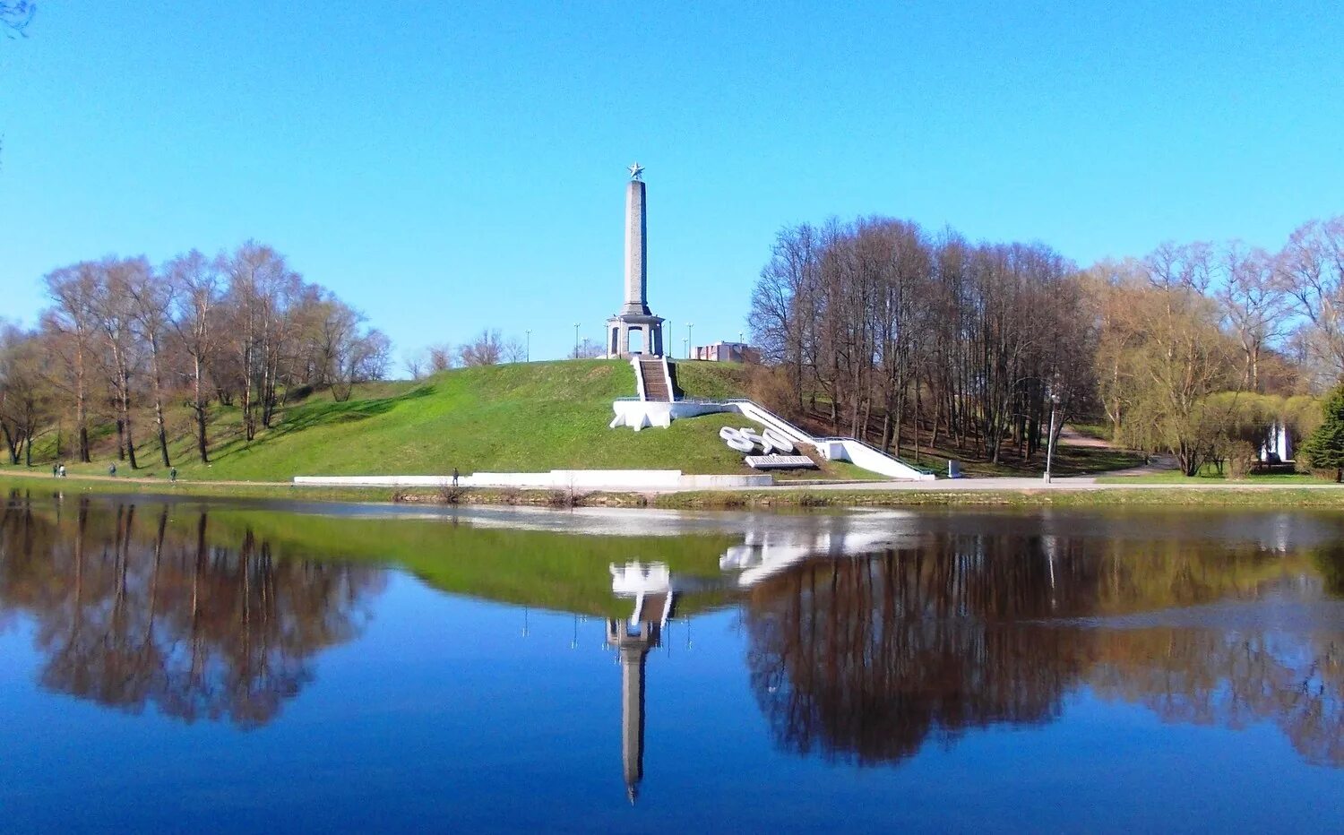 Обелиск славы Великие Луки. Великие Луки Псков достопримечательностей. Достопримечательности Великие Луки парк. Архитектура Великие Луки.