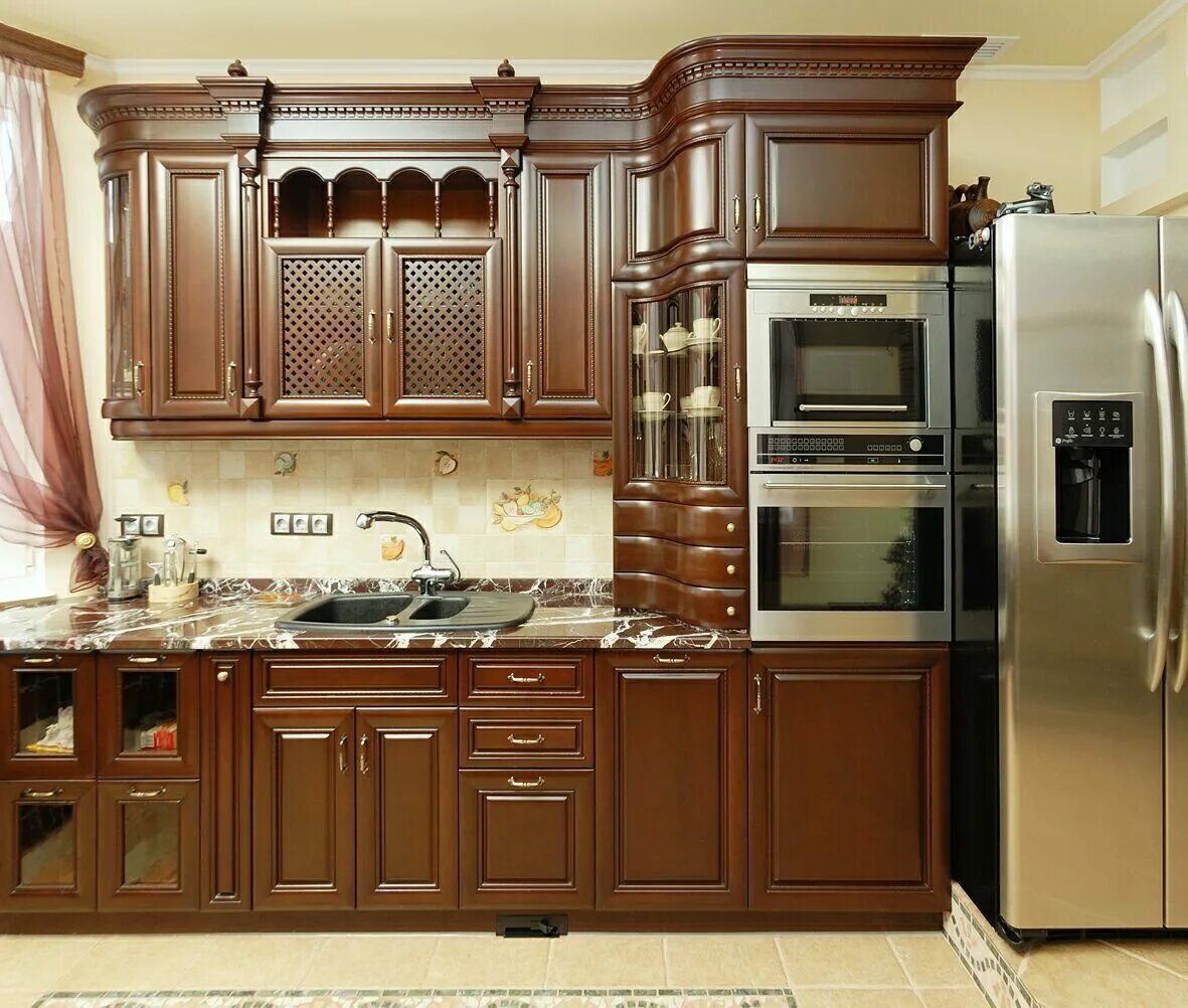 Фасады кухонной мебели. Классические кухни. Классические кухни из массива дерева. Деревянный кухонный гарнитур. Кухонный гарнитур дерево.