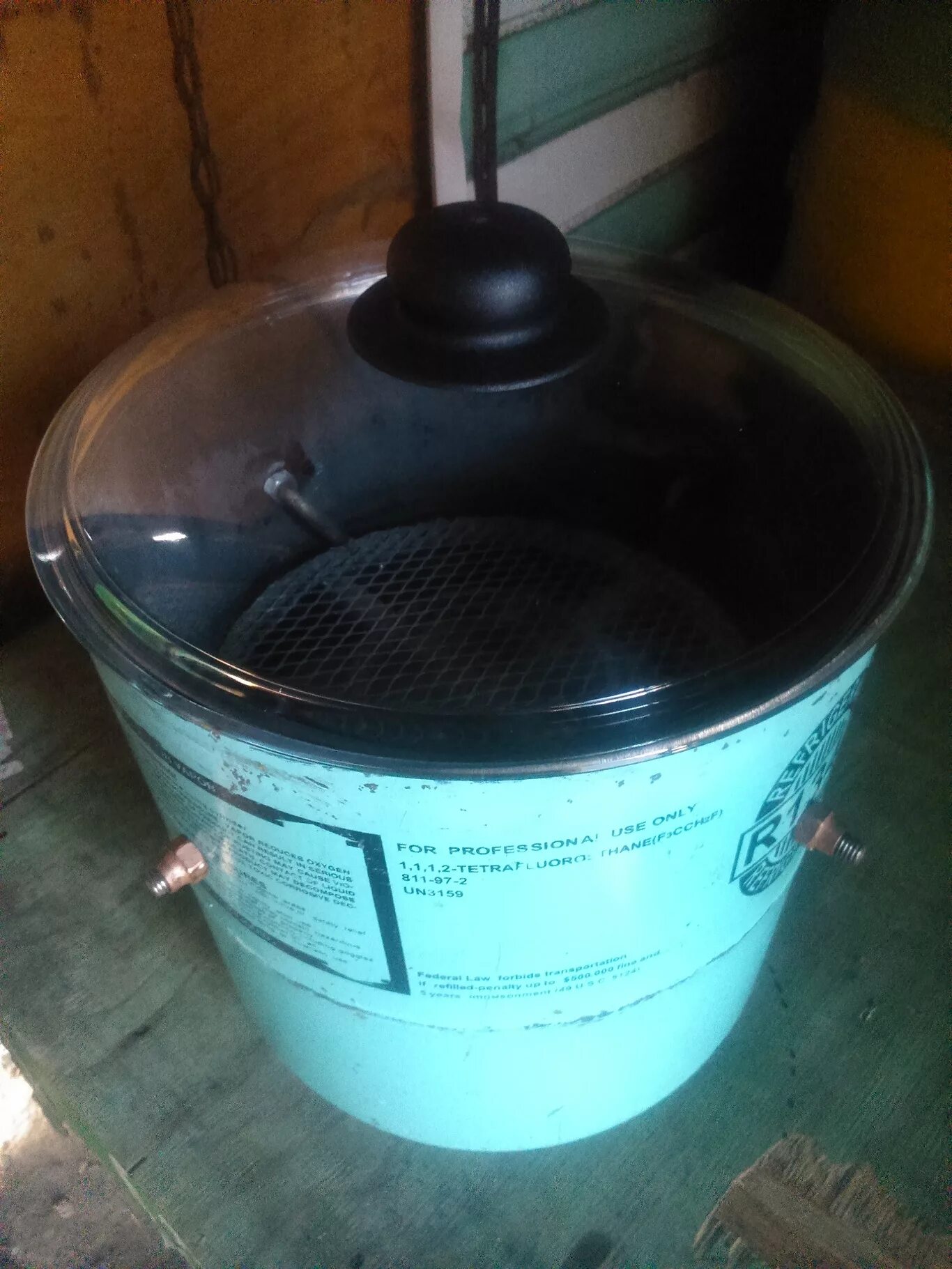 изделия из фреоновых баллонов. печь из газового баллона. умывальник из фреонового баллона. что сделать из баллона из под фреона. мусорное ведро из фреонового баллона миньон.