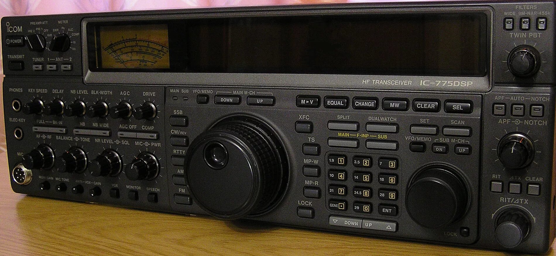 Куплю б трансиверы. Icom 775dsp. Ic 775 DSP кв трансивер. Трансивер другое название. Трансивер и ноутбука.