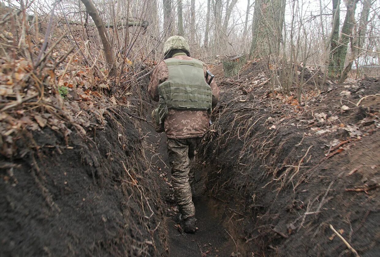 Самоубийство военнослужащего ВСУ. Украинские боевики на Донбассе. Убитые российские солдаты в окопах. События на границе с украиной сегодня последние