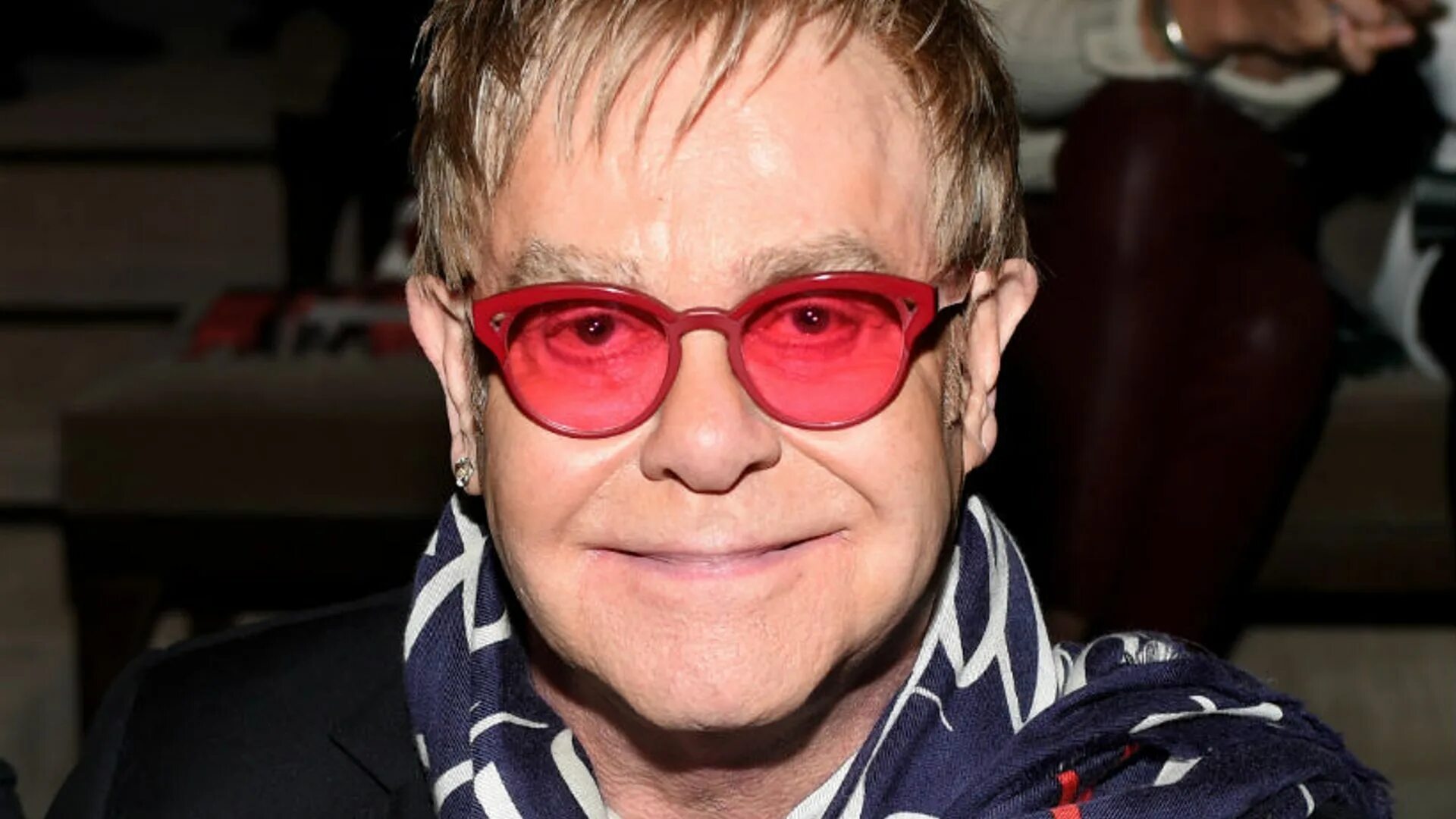 Elton john rock. Элтон Джон в молодости. Элтон Джон в молодости фото. Элтон Джон молодой. Элтон Джон блондин.
