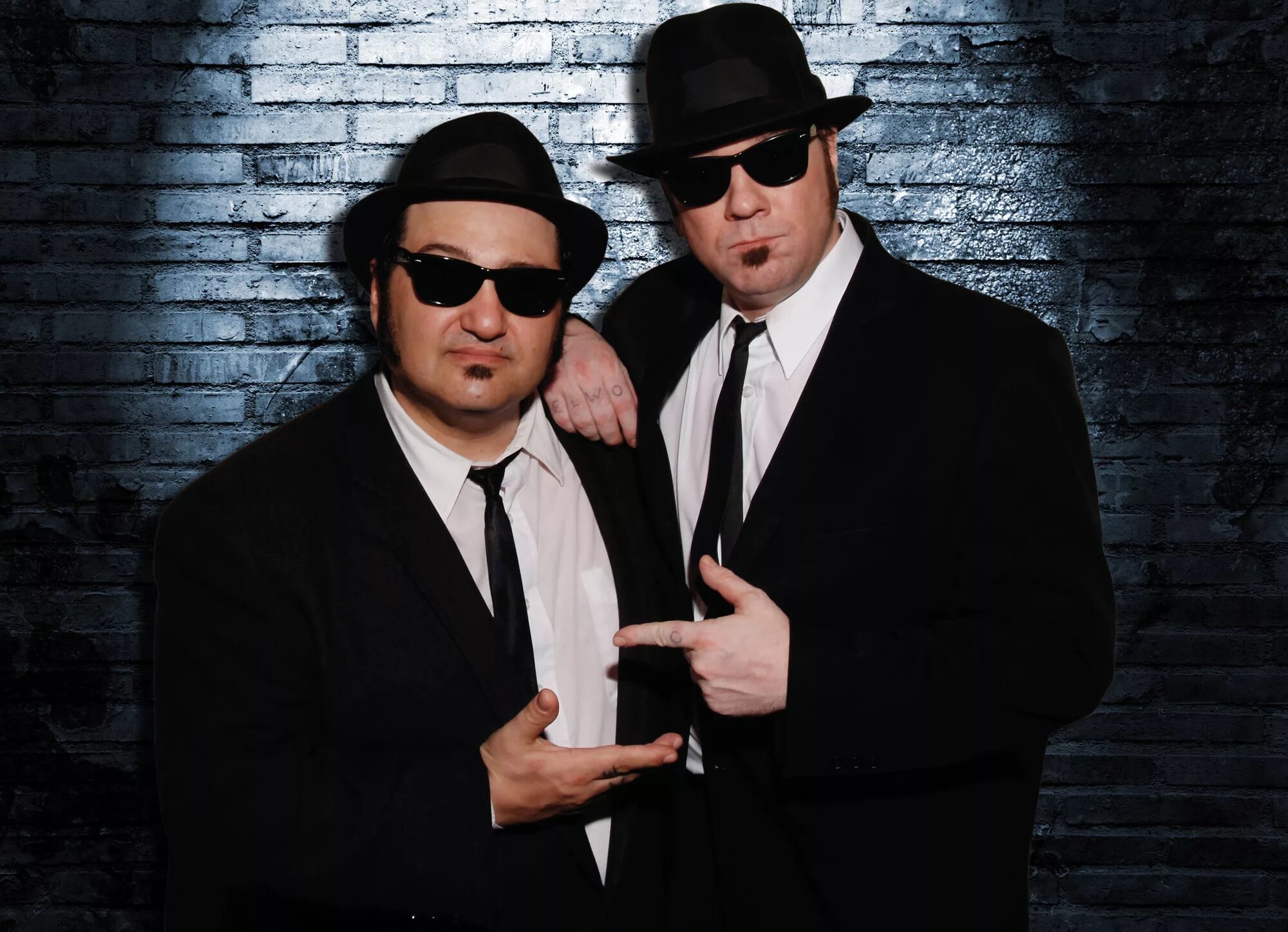 Blues brothers. Братья блюз группа. Мюзикл “братья блюз”.