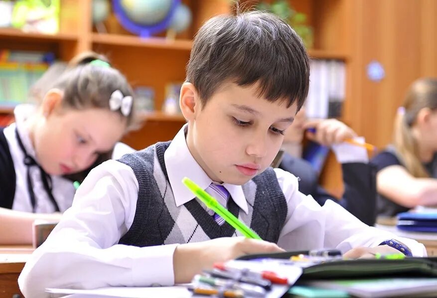 Интегрированный урок квн в 4 классе. В городе урок в 4 классе. Дети в классе. Урок в младших классах. Ученики начальных классов.