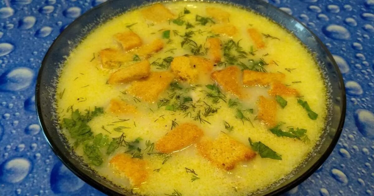Сырный суп с колбасой и плавленным сыром. Сырный суп с копчеными колбасками. Суп сулугуни. Суп с сыром Сиртаки. Сырный суп из адыгейского сыра.