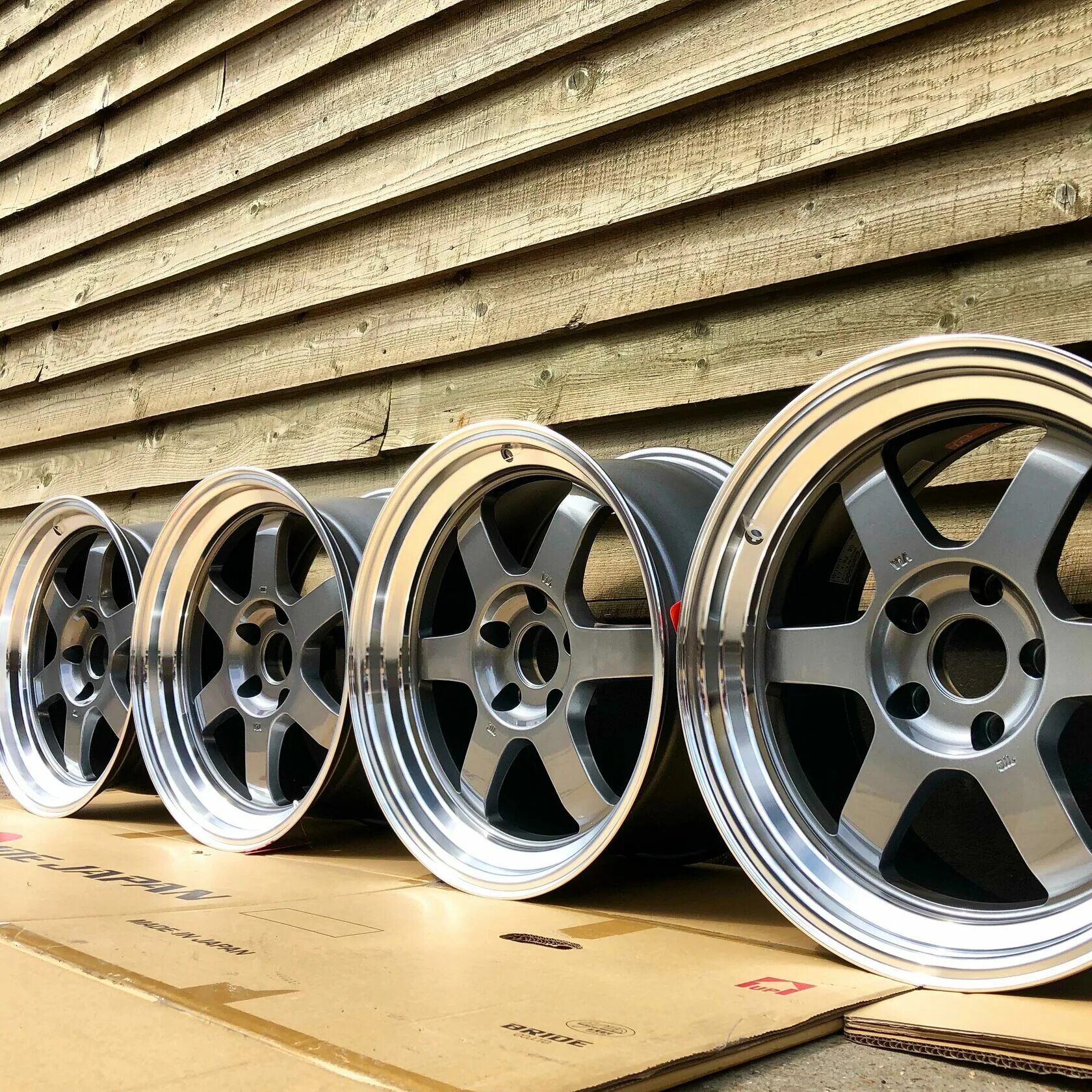 Магазин вторые диски. Rays Volk Racing te37. Диски Volk Racing te37. Диски Volk rays te37. Диски rays Volk Racing te37.