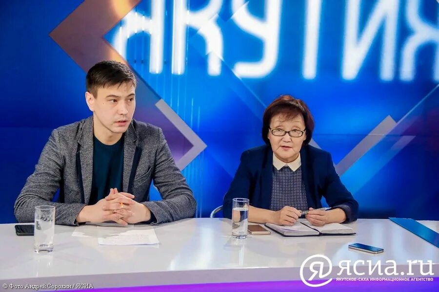 Телепередачи якутии. Якутские телеканалы. Первый канал якутск. Яктид директор. Первый канал якутск.