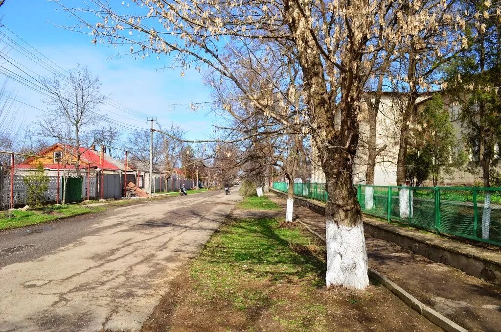 Крым поселок октябрьское. Пгт Октябрьское Красногвардейский район. Октябрьское Красногвардейский район Крым. Поселок Октябрьское Красногвардейский район Республика Крым. Село Октябрьское Красногвардейский район Крым.