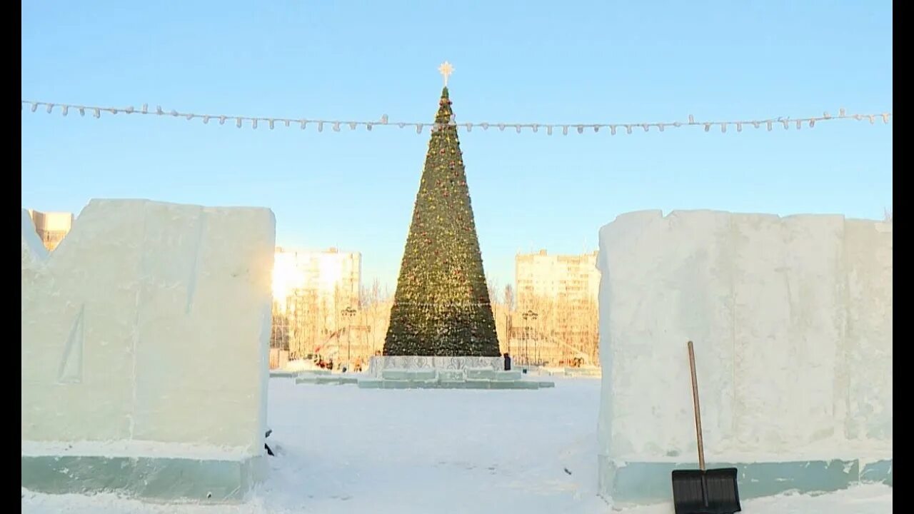 Городок нижневартовск. Нижневартовск площадь. Ледовый городок Нижневартовск 2021. Ледяной городок на новый год. Нижневартовск зимой.