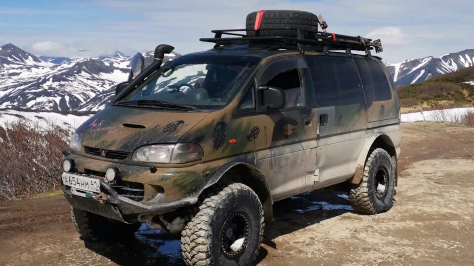 Купить делику в хабаровске. Mitsubishi Delica l400. Мицубиси Делика экспедиционник. Mitsubishi Delica l400 Сток. Mitsubishi Delica l400 экспедиционник.