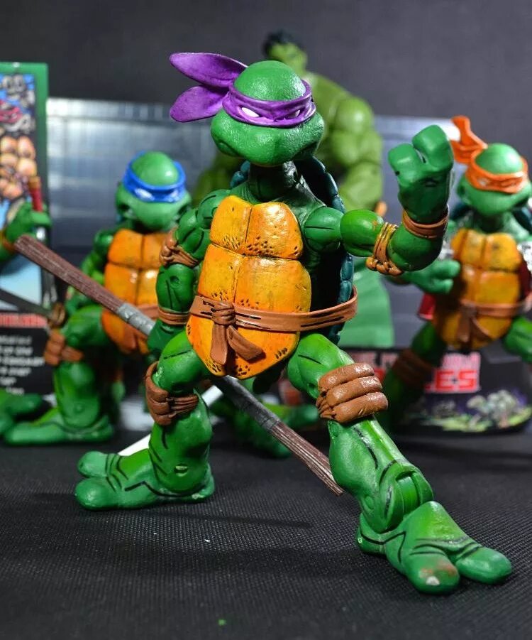 Ninja turtles купить. Игрушки Черепашки ниндзя NECA. Тмнт 2003 Донателло фигурка. Игрушки Черепашки ниндзя коллекционное 1990. Черепашки ниндзя фигурки NECA.