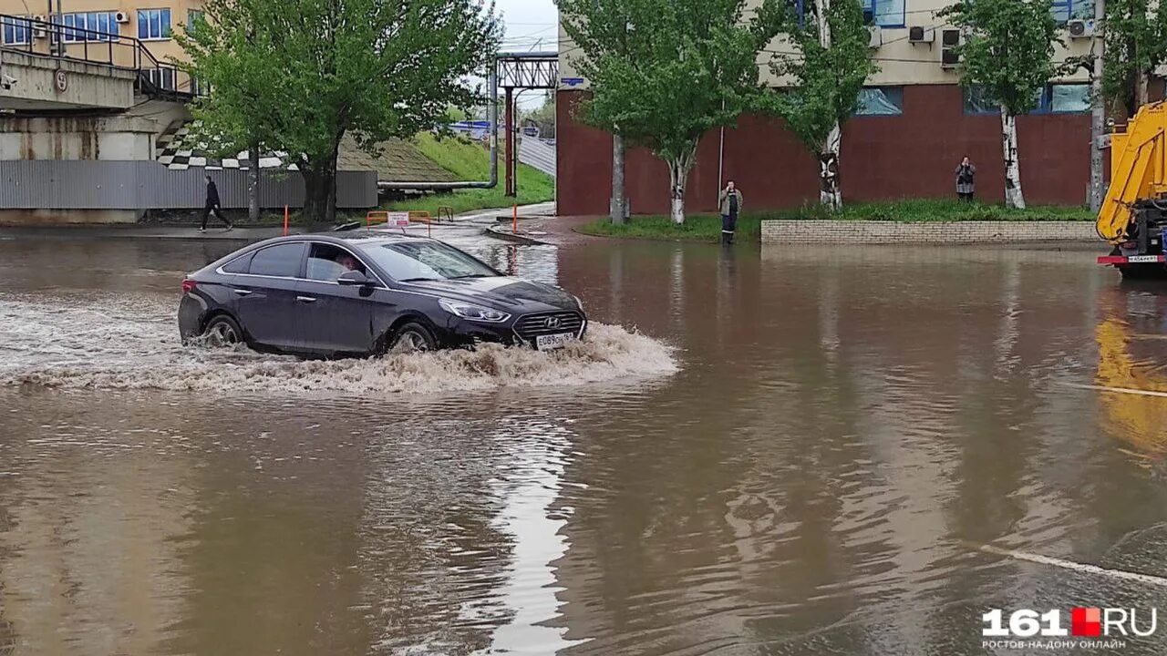 Был сильный ливень. Ливень в Ростове на Дону. Сильный ливень. Сильный дождь фото. Дождь в Ростове на Дону.