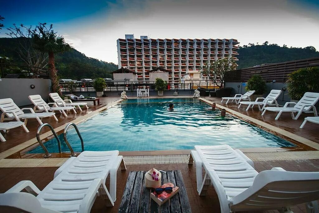 Park eden hotel пхукет. платинум отель пхукет. отель в таиланде желто черное. платинум отель пхукет. Patong platinum hotel.