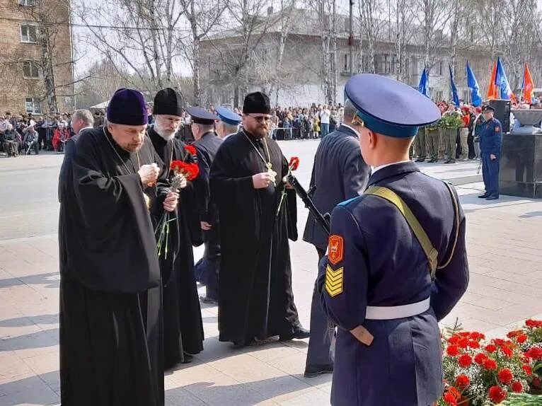 С днём победы 9 мая 2022. Победа священник. Священники поют день победы. Победа священник. Парад священников.